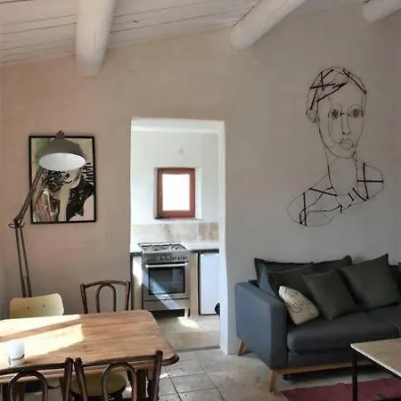 La Petite Maison Des Artistes *