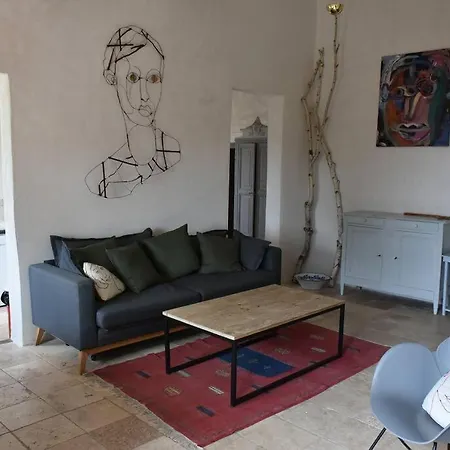 La Petite Maison Des Artistes